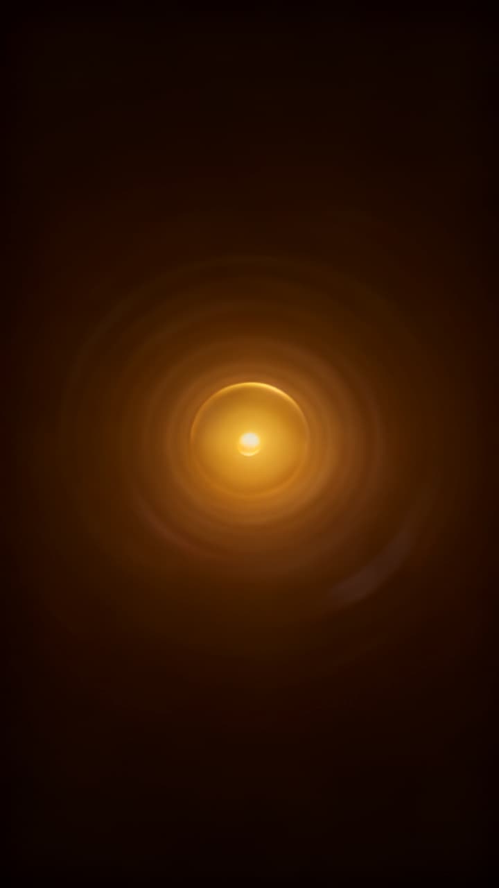 Tela escura e silenciosa com um único ponto de luz dourada pulsando suavemente no centro, simbolizando o momento antes da criação do mundo